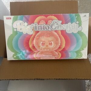 Pop Mart Big Into Energy Blond Bic (6 single blind box)